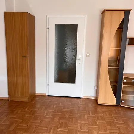 Gaeste-, Handwerkerzimmer Vendégház